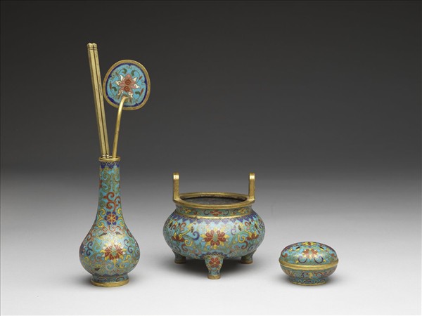 掐絲琺瑯番蓮紋爐