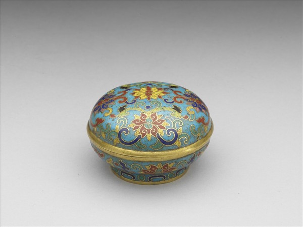 掐絲琺瑯番蓮紋盒