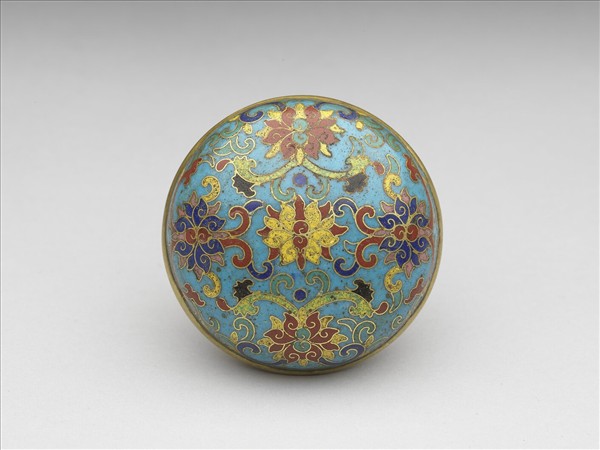 掐絲琺瑯番蓮紋盒