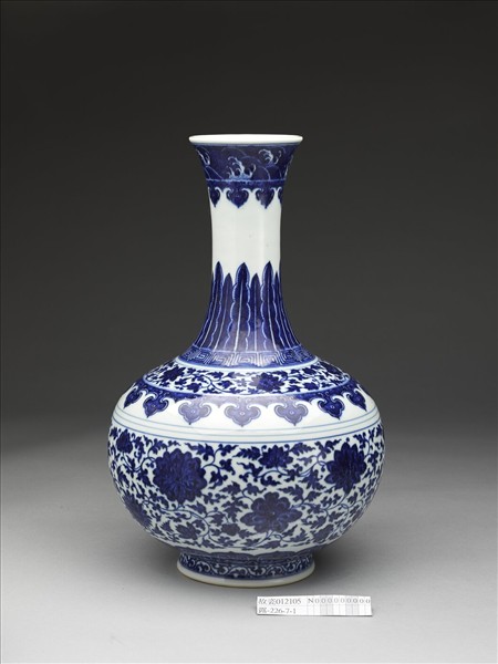 青花纏枝花卉紋瓶