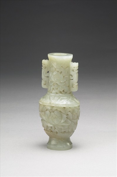 玉鏤雕牡丹瓶