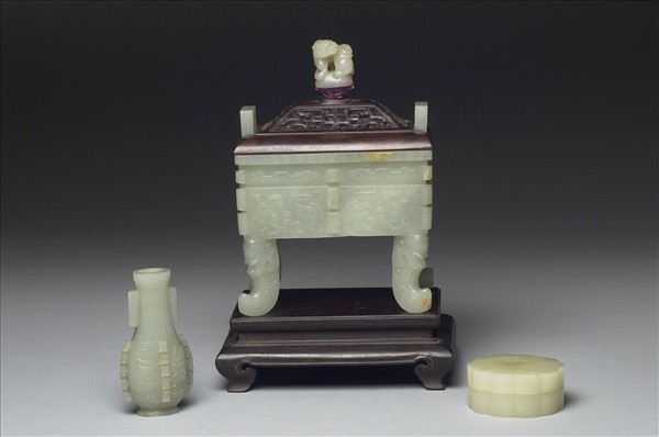 玉獸面紋方爐