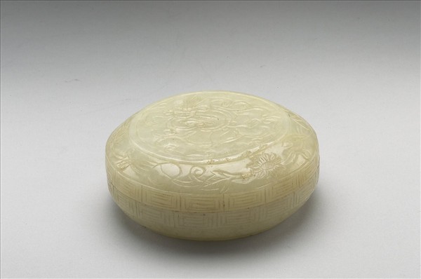 玉蟠螭圓盒