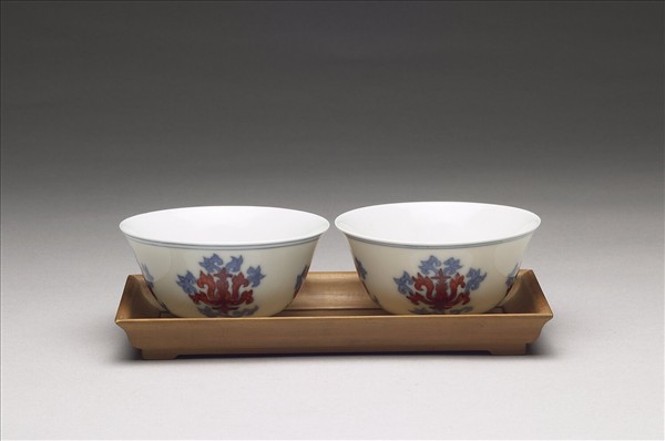 青花紅彩花卉紋杯