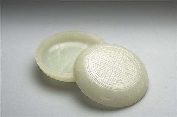 玉壽字蓮瓣圓盒