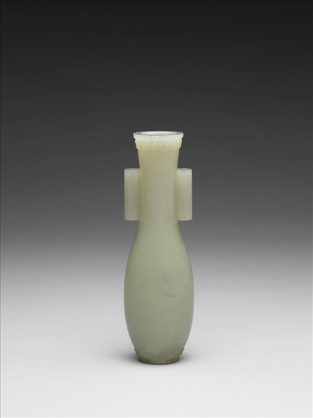 玉雲紋貫耳瓶