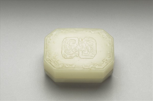 玉龍紋八方盒