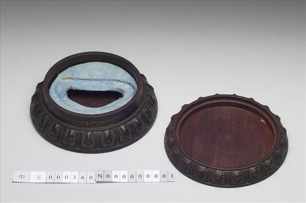 蓮花紋木座式盒