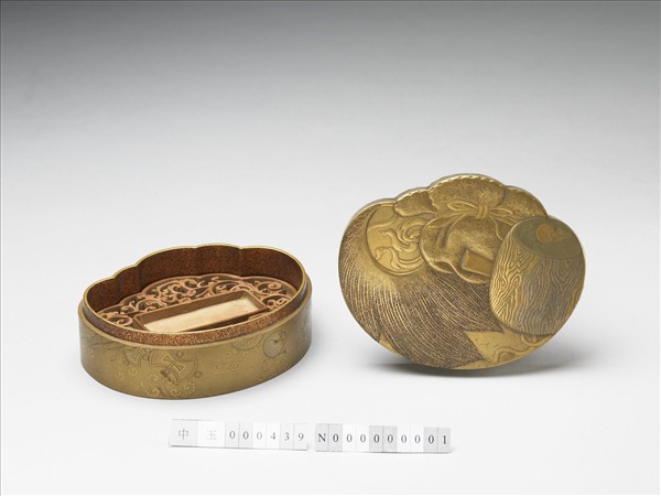 錦袱形蒔繪漆盒