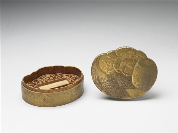 錦袱形蒔繪漆盒