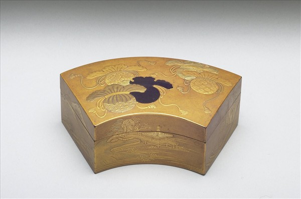 扇形蒔繪小漆盒