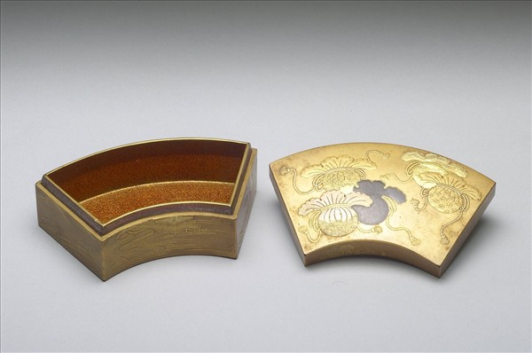 扇形蒔繪小漆盒