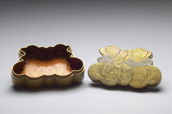 錦袱形蒔繪漆盒