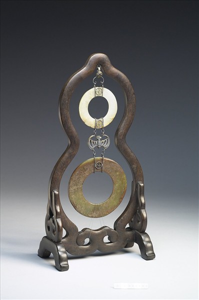 紫檀壺盧式雙玉璧屏