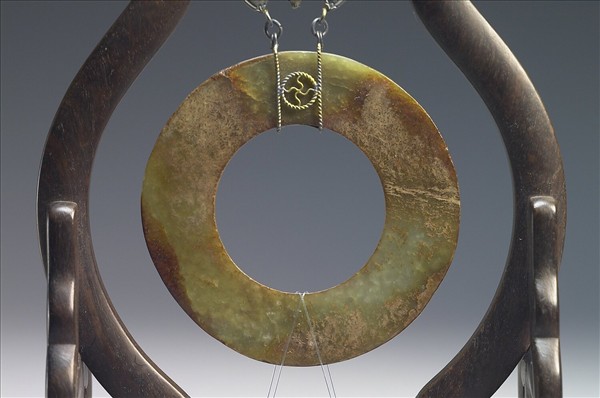 紫檀壺盧式雙玉璧屏