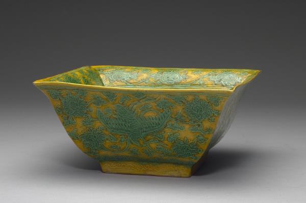 嬌黃綠彩鳳鶴紋方洗