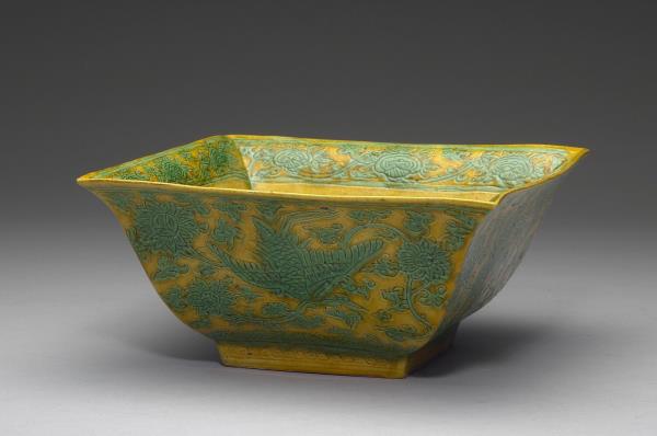 嬌黃綠彩鳳鶴紋方洗