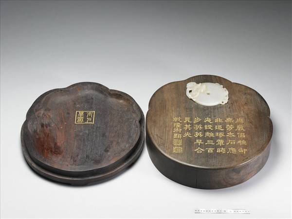 嵌雙螭紋玉璧木盒