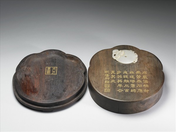 嵌雙螭紋玉璧木盒