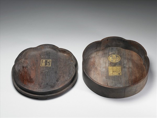 嵌雙螭紋玉璧木盒