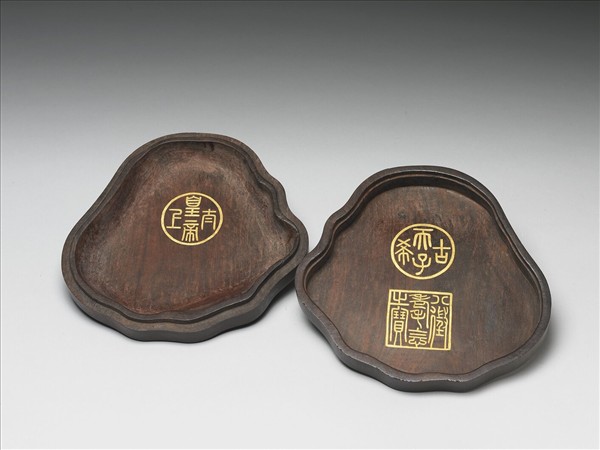 紫檀嵌螭紋玉璧木盒