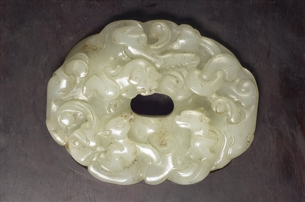 紫檀嵌螭紋玉飾木盒