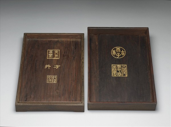 紫檀嵌玉螭龍紋木盒