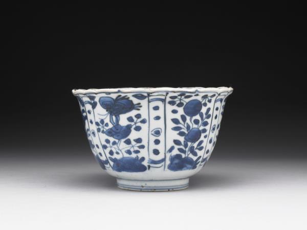 青花花卉紋碗