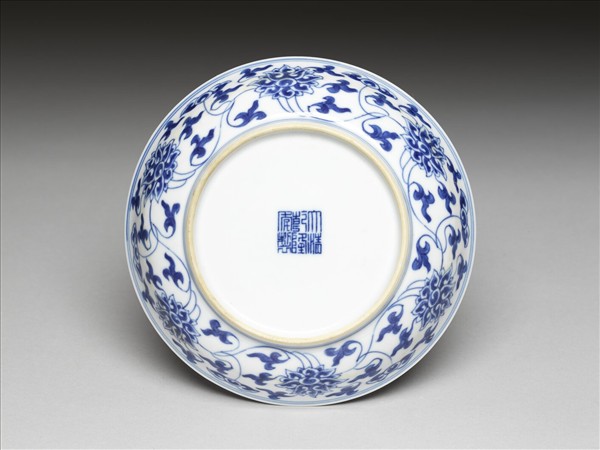 青花番蓮紋盤