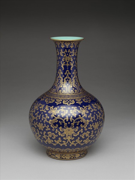 霽青地描金番蓮紋瓶
