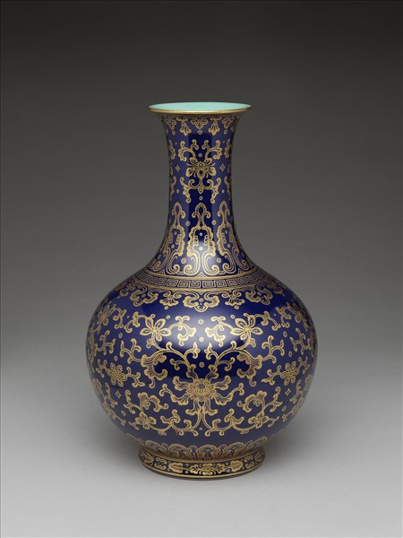 霽青地描金番蓮紋瓶
