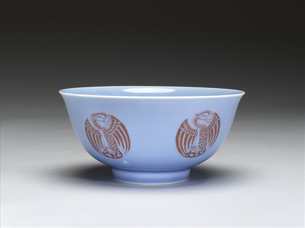 天藍釉描紅團鳳紋碗