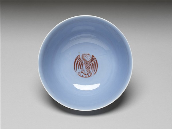 天藍釉描紅團鳳紋碗
