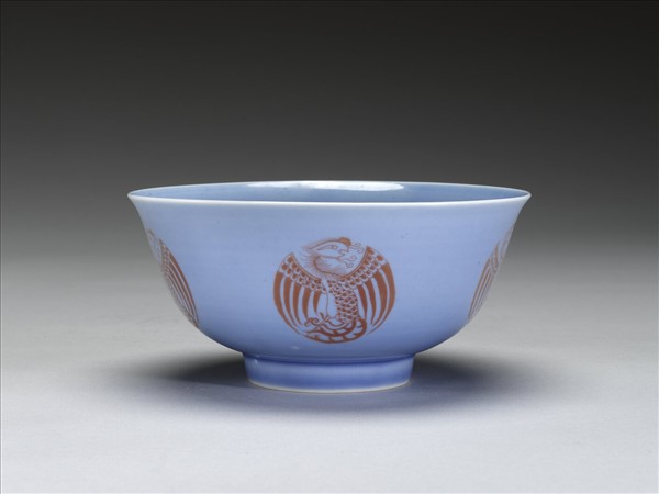 天藍釉描紅團鳳紋碗