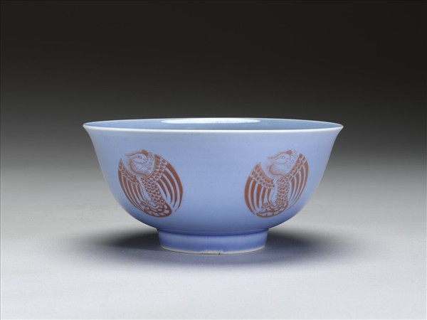 天藍釉描紅團鳳紋碗