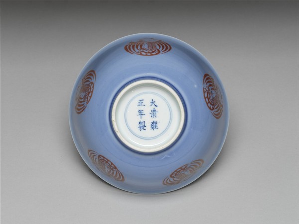 天藍釉描紅團鳳紋碗