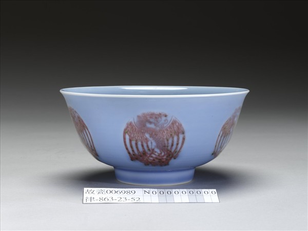 天藍釉紅彩團鳳紋碗