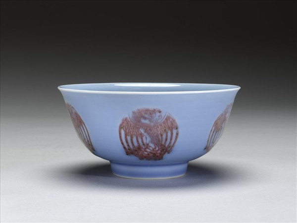 天藍釉紅彩團鳳紋碗