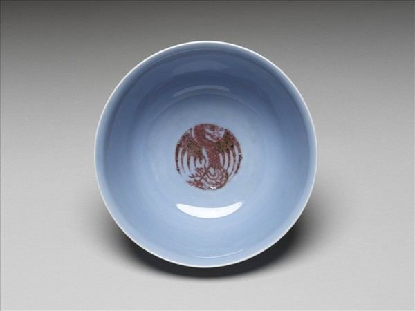 天藍釉紅彩團鳳紋碗