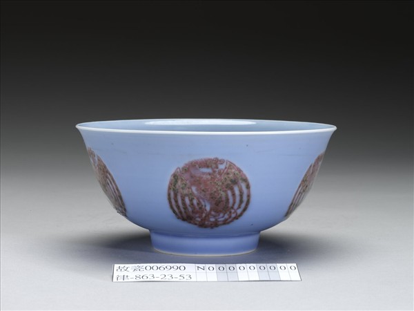 天藍釉紅彩團鳳紋碗