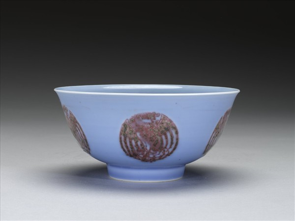 天藍釉紅彩團鳳紋碗