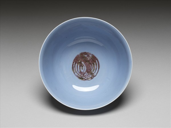 天藍釉紅彩團鳳紋碗