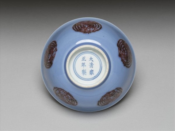 天藍釉紅彩團鳳紋碗