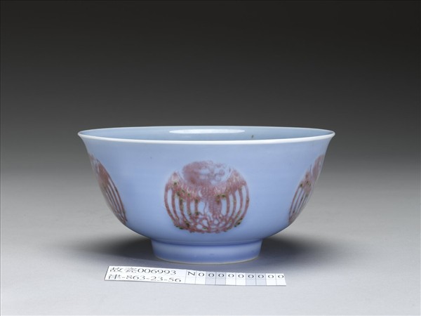 天藍釉紅彩團鳳紋碗