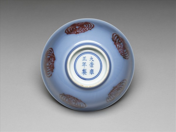 天藍釉紅彩團鳳紋碗
