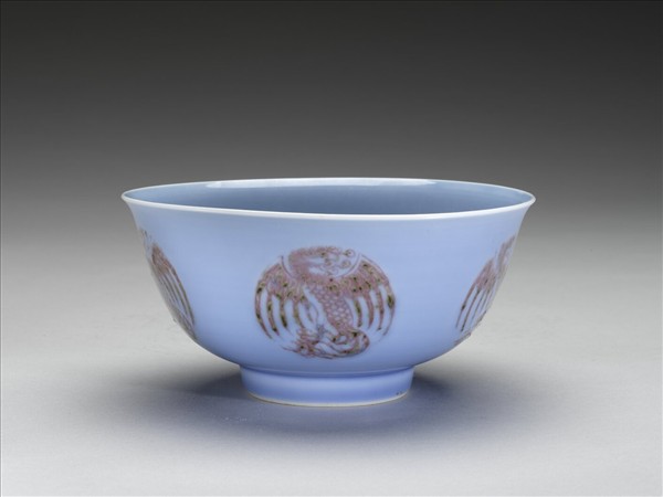 天藍釉紅彩團鳳紋碗