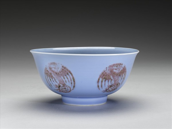 天藍釉紅彩團鳳紋碗