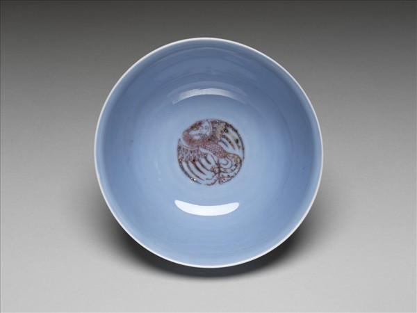 天藍釉紅彩團鳳紋碗