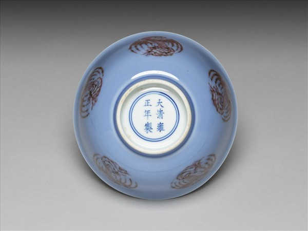 天藍釉紅彩團鳳紋碗