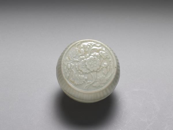 青白瓷植物紋印花盒（一對）